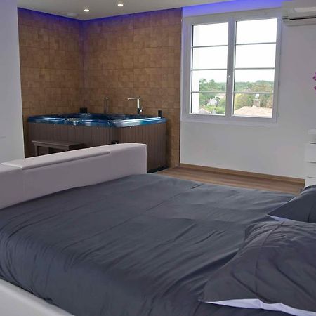 Moulin Des Tours Bed & Breakfast Barbaste Ngoại thất bức ảnh