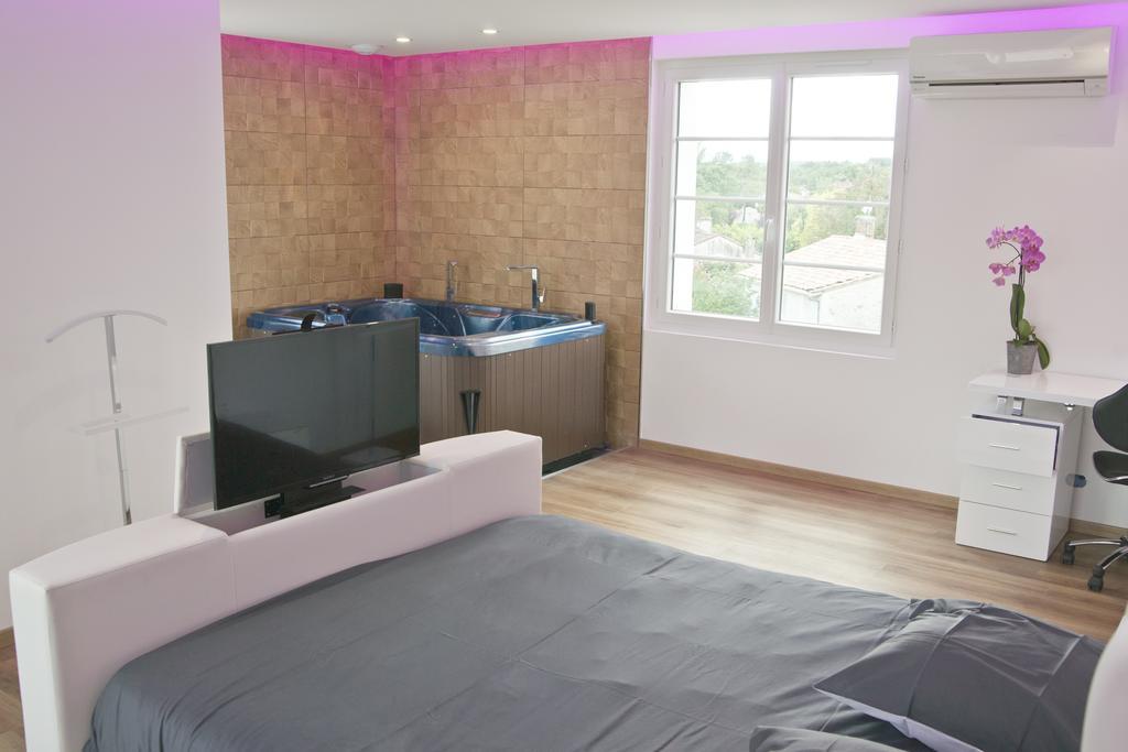 Moulin Des Tours Bed & Breakfast Barbaste Phòng bức ảnh